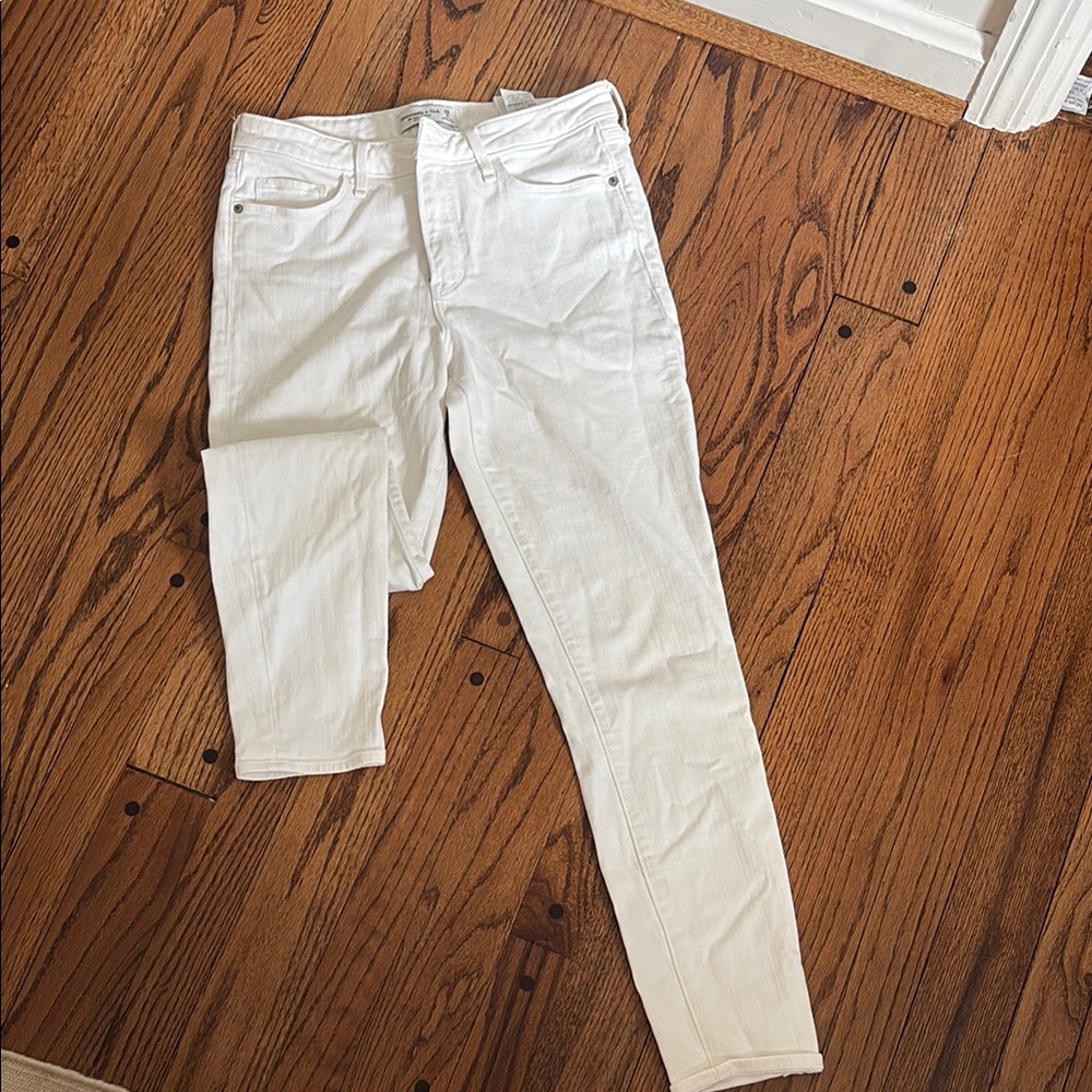 Abercrombie & Fitch White Skinny Jeans Sleek Fit